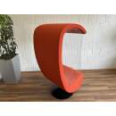 Bequemer Telefonsessel orange mit Glaswänden Lounge Design
