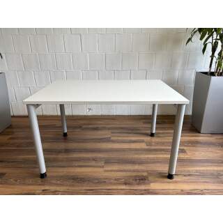 Steelcase Schreibtisch mit 4 Beinen grau 120cm